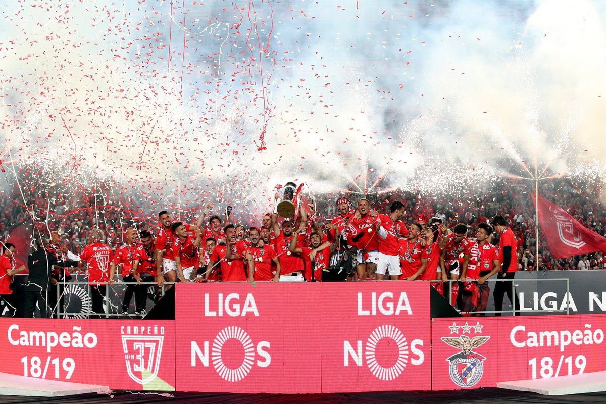 مراسم اهدای کاپ قهرمانی لیگ پرتغال به بازیکنان بنفیکا