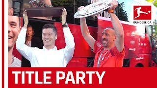 جشن قهرمانی بازیکنان بایرن مونیخ با هواداران