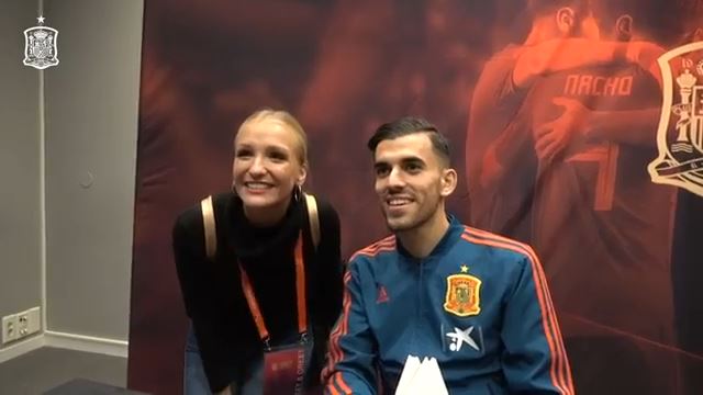 سلفی و امضا گرفتن هواداران با بازیکنان اسپانیا پیش از تقابل با نروژ