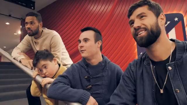 دیدار بازیکنان اتلتیکو مادرید با هواداران خاص باشگاه به بهانه کریسمس