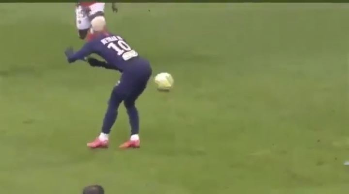 پاس جالب و بامزه نیمار در بازی پاری سن ژرمن و رنس