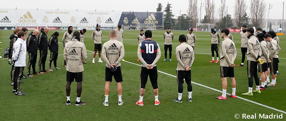 یک دقیقه سکوت پیش از تمرین رئال مادرید به احترام درگذشت کوبی برایانت