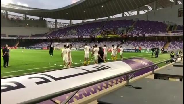 گرم کردن بازیکنان سپاهان پیش از بازی با العین