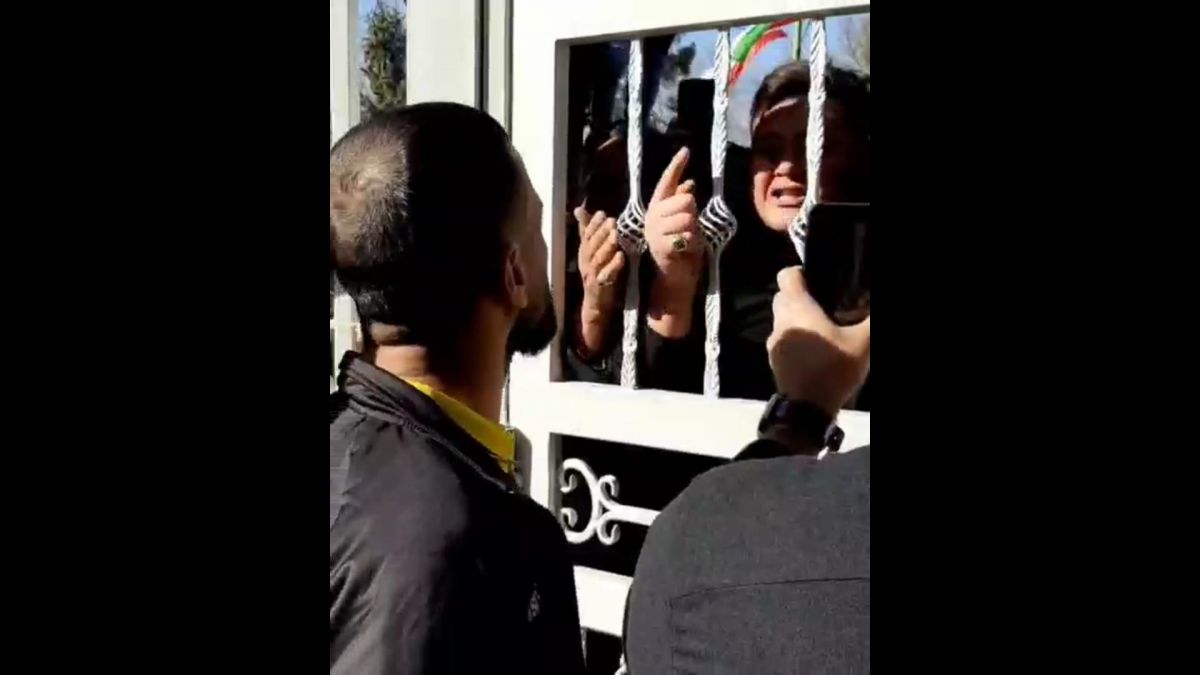 صحبت مهدی کیانی با هواداران معترض سپاهان