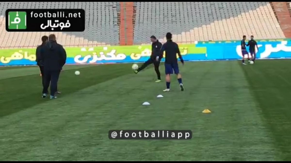 اختصاصی/ گرم کردن بازیکنان استقلال - ذوب آهن پیش از بازی