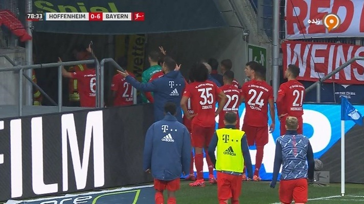 توهین و اعتراض هواداران بایرن مونیخ به مدیر هوفنهایم و توقف بازی