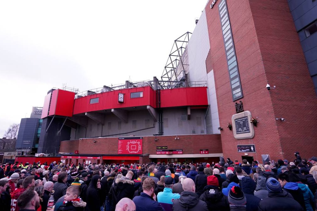 تماشاگران بالای 70 سال از حضور در ورزشگاههای انگلیس منع میشوند؟