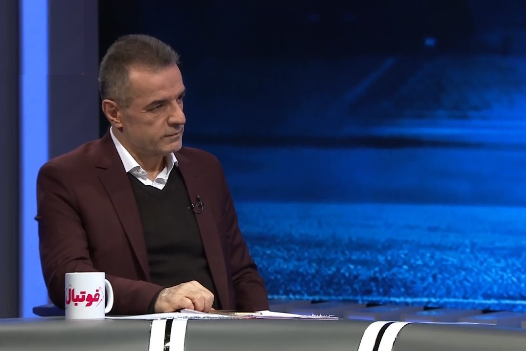 انصاری فرد دنبال آنتن تلویزیون