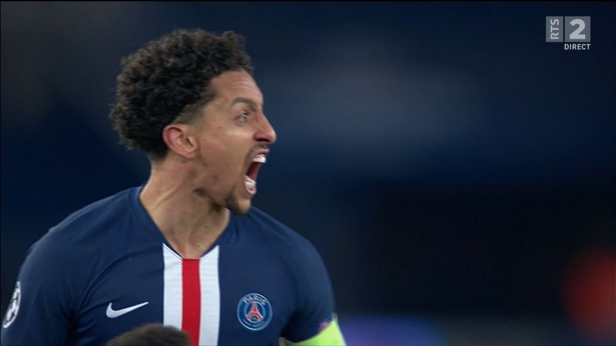 جشن صعود بازیکنان پاری سن ژرمن در پایان دیدار مقابل دورتموند