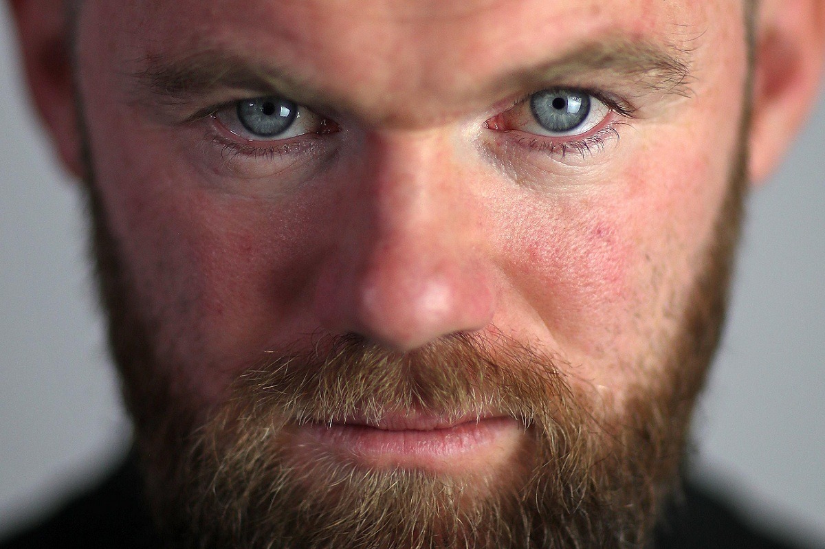 رونی: با فوتبالیستها مانند خوک رفتار میشود