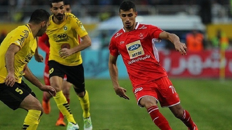 جنجال بر سر قهرمان نیم فصل؛ پرسپولیس یا سپاهان؟