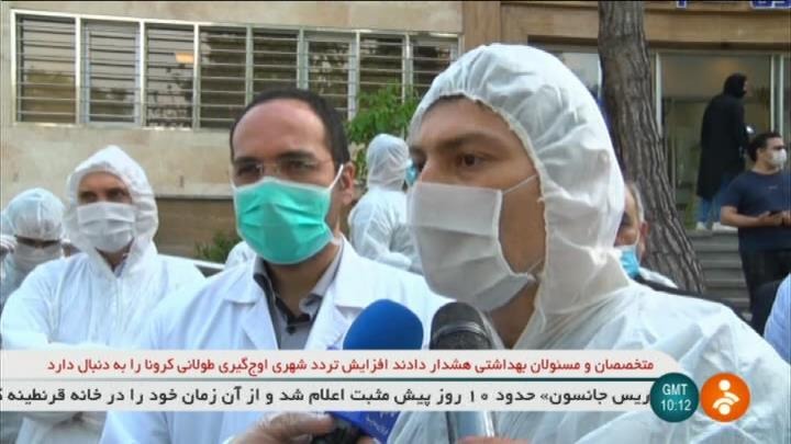 حضور پیشکسوتان فوتبال در بیمارستانی در تهران برای تشکر از کادر درمانی
