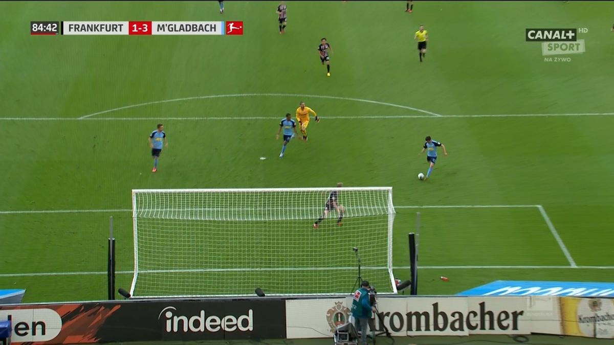 فرصت سه به تک گلادباخ مقابل فرانکفورت که با بی دقتی مهاجم گل نشد