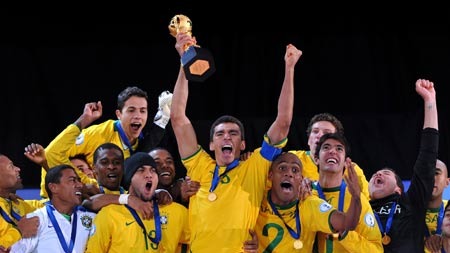 فينال هشتمین دوره جام کنفدراسيون ها 2009: برزیل 3-2 آمریکا