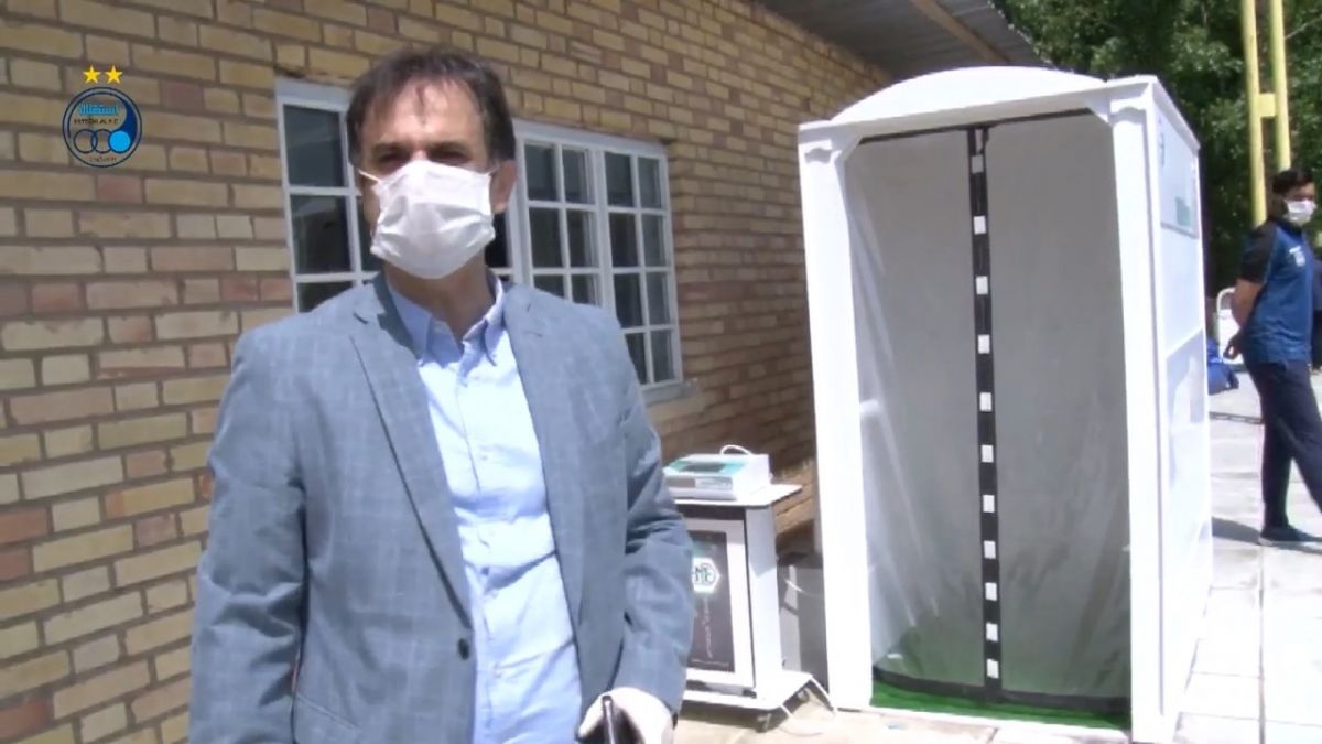 توضیحات دکتر نوروزی درباره تونل ضدعفونی در محل تمرین آبی ها و عبور ارسلان مطهری از این تونل