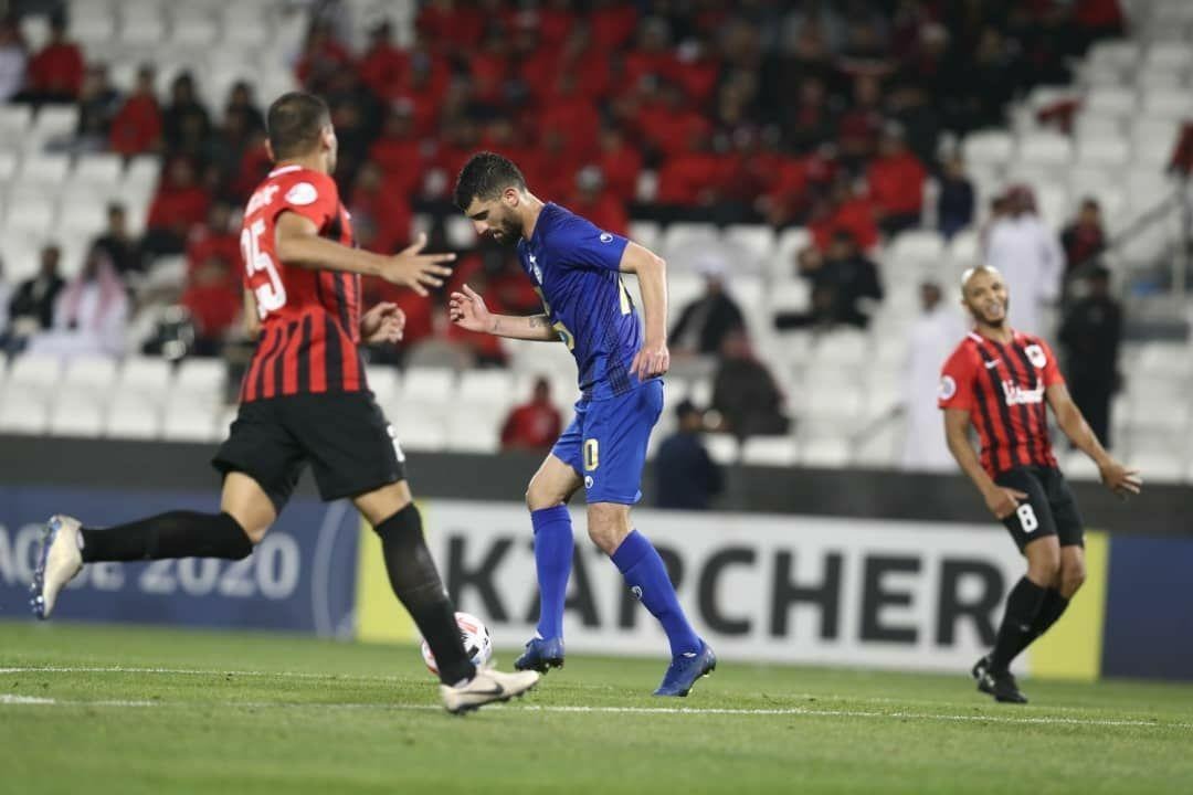 سایت باشگاه استقلال اعلام کرد: با تصمیم کادر فنی ، محمد دانشگر به دلیل بازگشت با تاخیر به تهران با جریمه روبهرو شد.