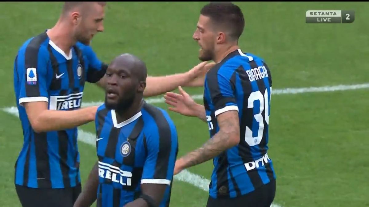 گل دوم اینتر به ساسولو (بیراگی)