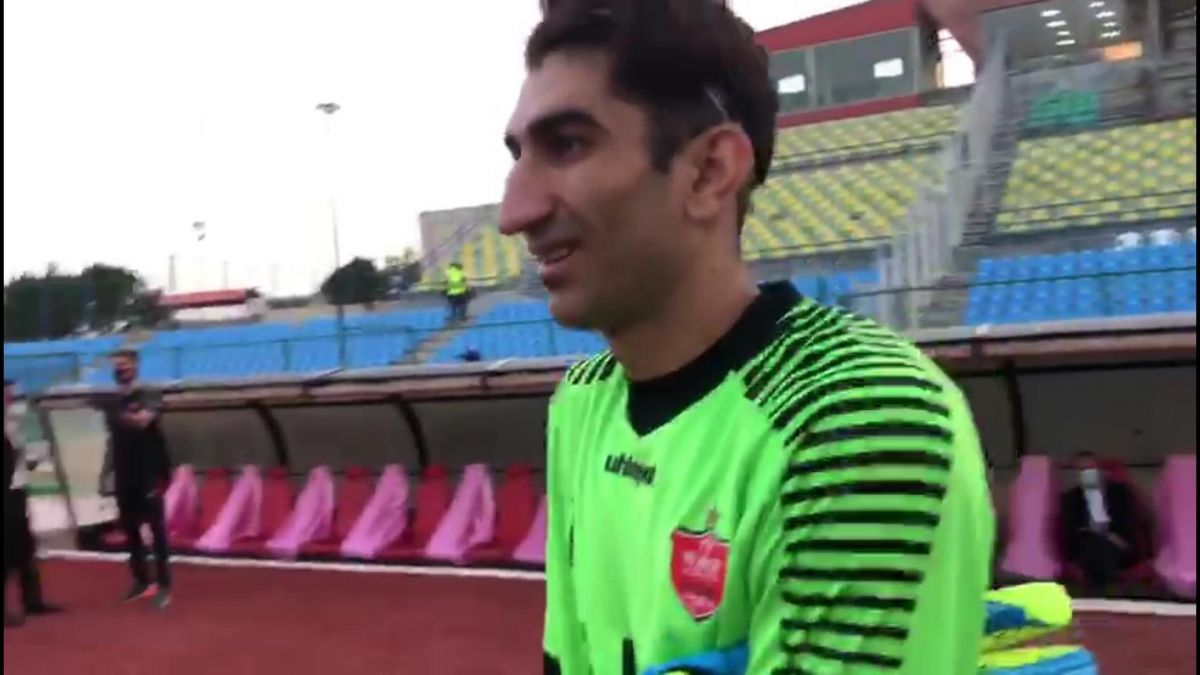 ورود بازیکنان پرسپولیس و پیکان به زمین برای گرم کردن