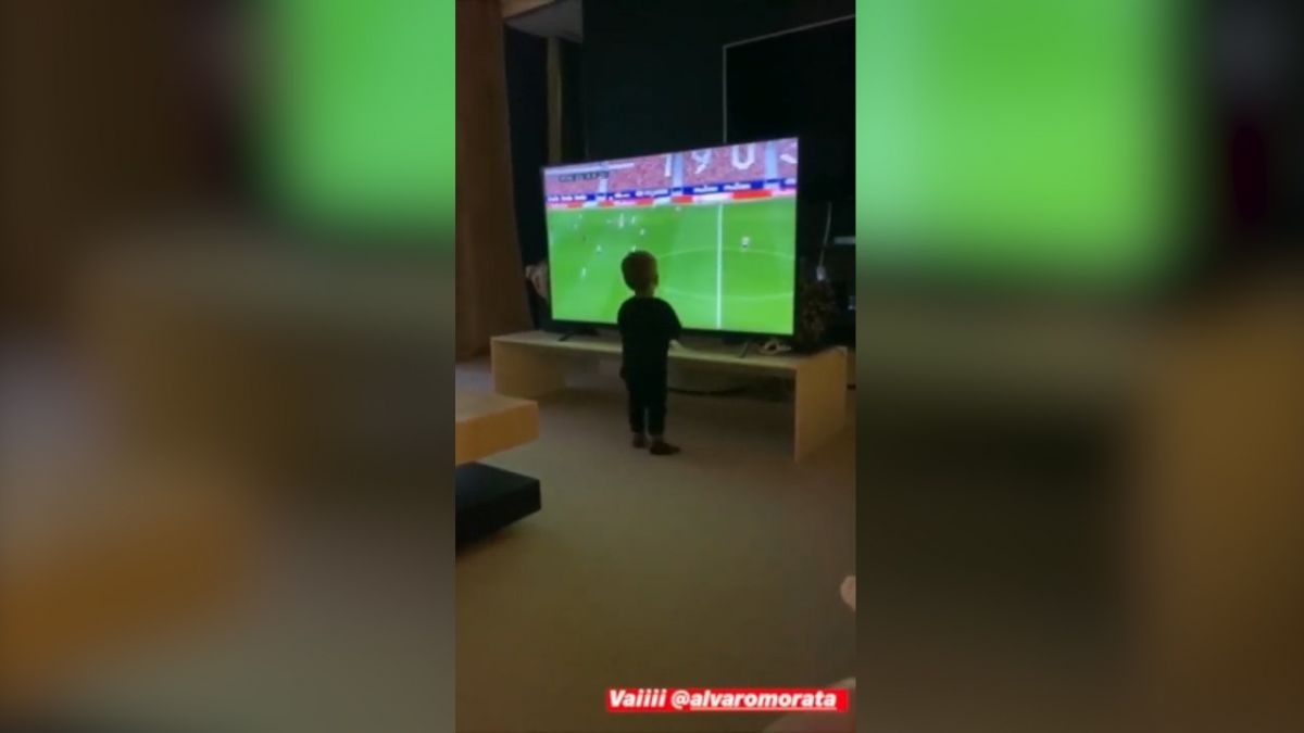 فرزندان موراتا در حال تماشای بازی پدرشان مقابل مایورکا