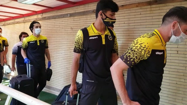 ورود بازیکنان تراکتور و سپاهان به استادیوم یادگار امام تبریز