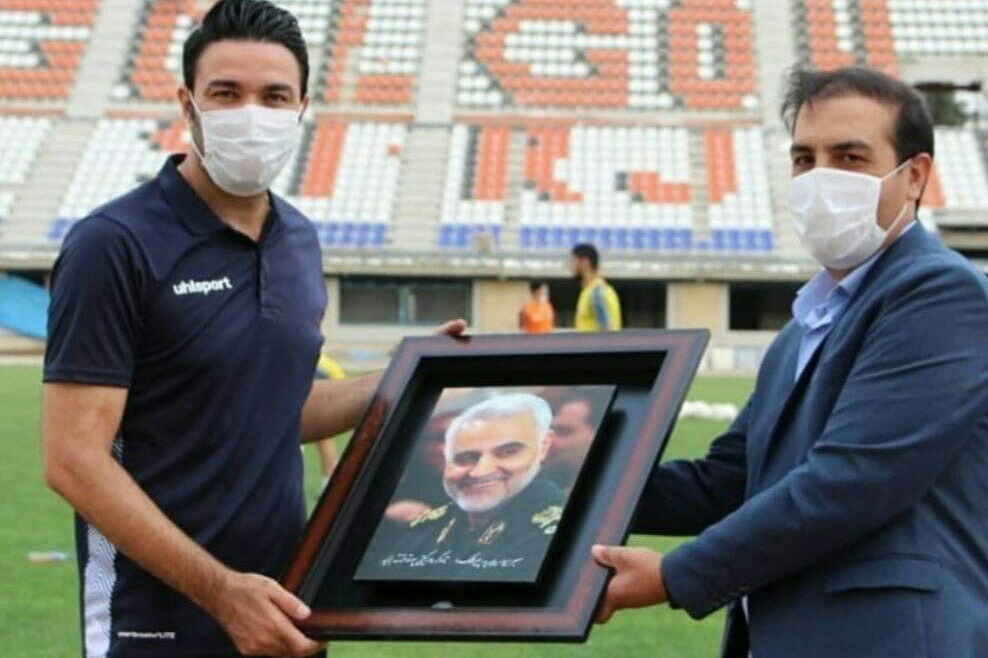 هدیه معنوی باشگاه گلگهر به جوادنکونام