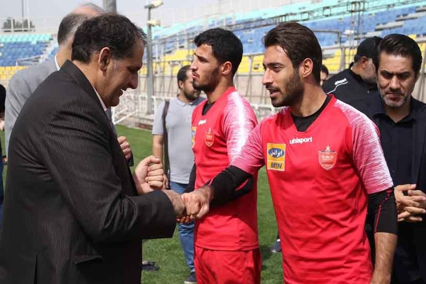 سوال روز/ چرا رسول پناه با بازیکنان پرسپولیس وارد مذاکره نمی شود؟