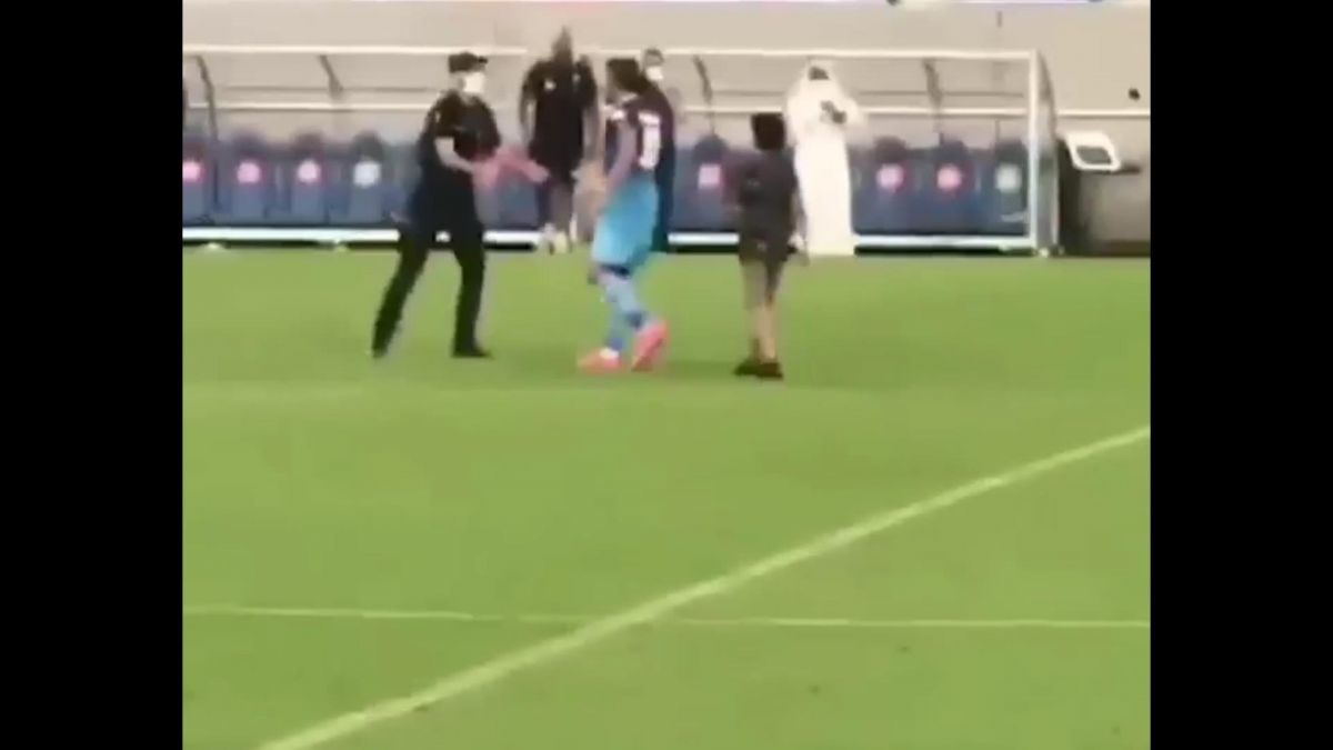 حرکت زیبای رامین رضاییان در حمایت از جیمی جامپ قطری