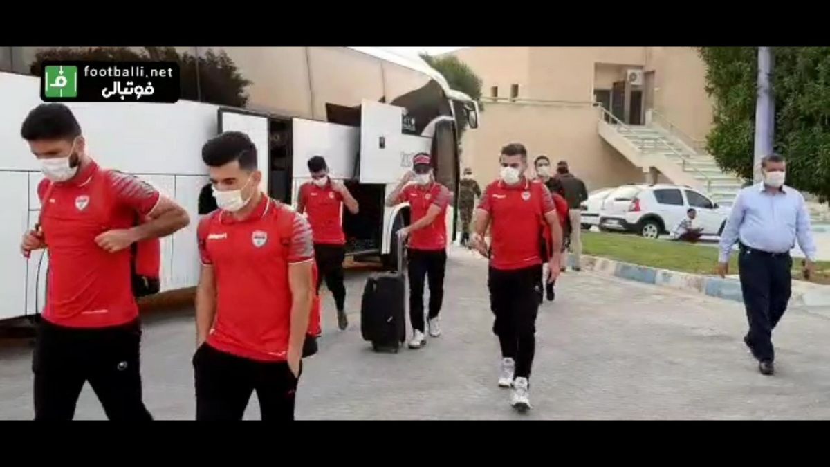 ورود بازیکنان پارس جنوبی و فولاد به ورزشگاه تختی جم