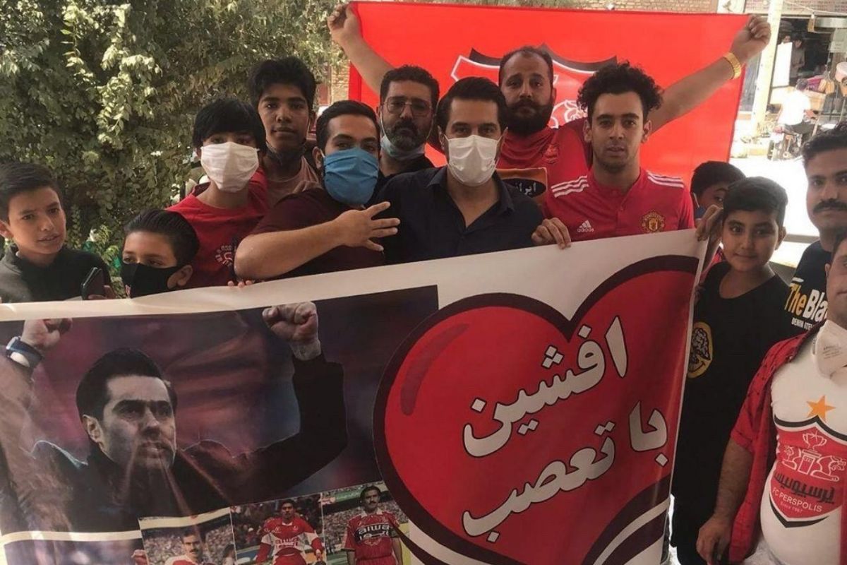 هواداران پرسپولیس در سیرجان پیروانی را محاصره کردند