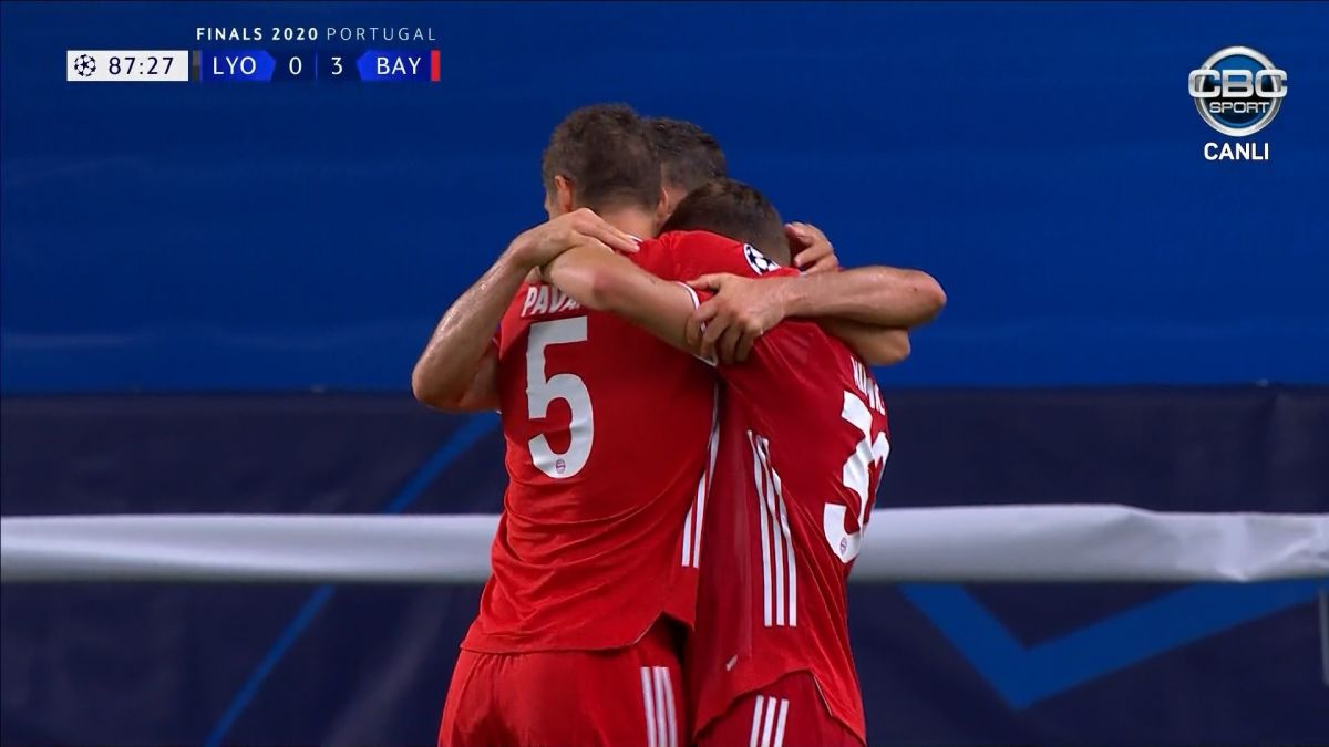 گل سوم بایرن مونیخ به لیون (لواندوفسکی)