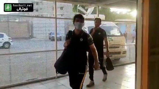 ورود بازیکنان پارس جنوبی و نفت مسجد سلیمان به ورزشگاه شهید بهنام محمدی