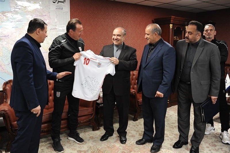 عضو کمیسیون اصل 90: وزیر ورزش باید به خاطر حیف و میل کردن بیتالمال پاسخگو باشد