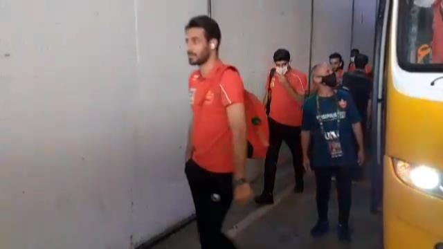 ورود کاروان پرسپولیس و استقلال به ورزشگاه آزادی