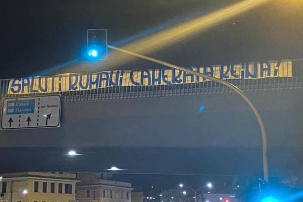 خوشآمدگویی عجیب هواداران لاتزیو به رینا؛ همراه با سلام فاشیستی!