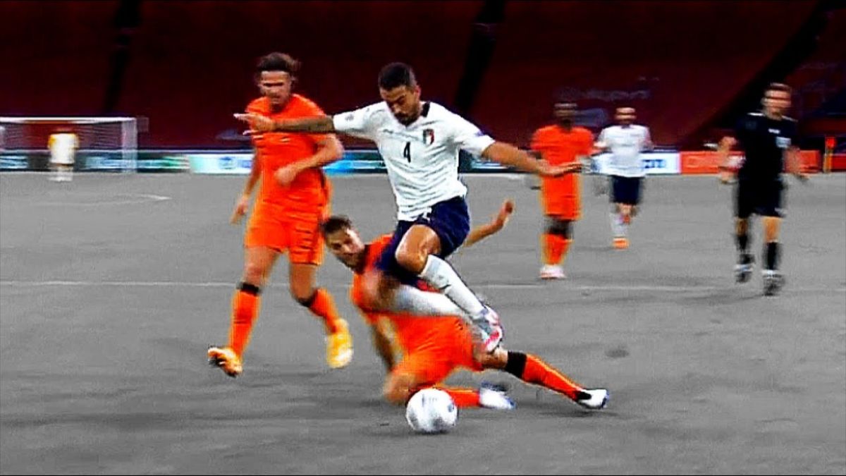 حرکات تکنیکی بازیکنان در بازی هلند 0-1 ایتالیا