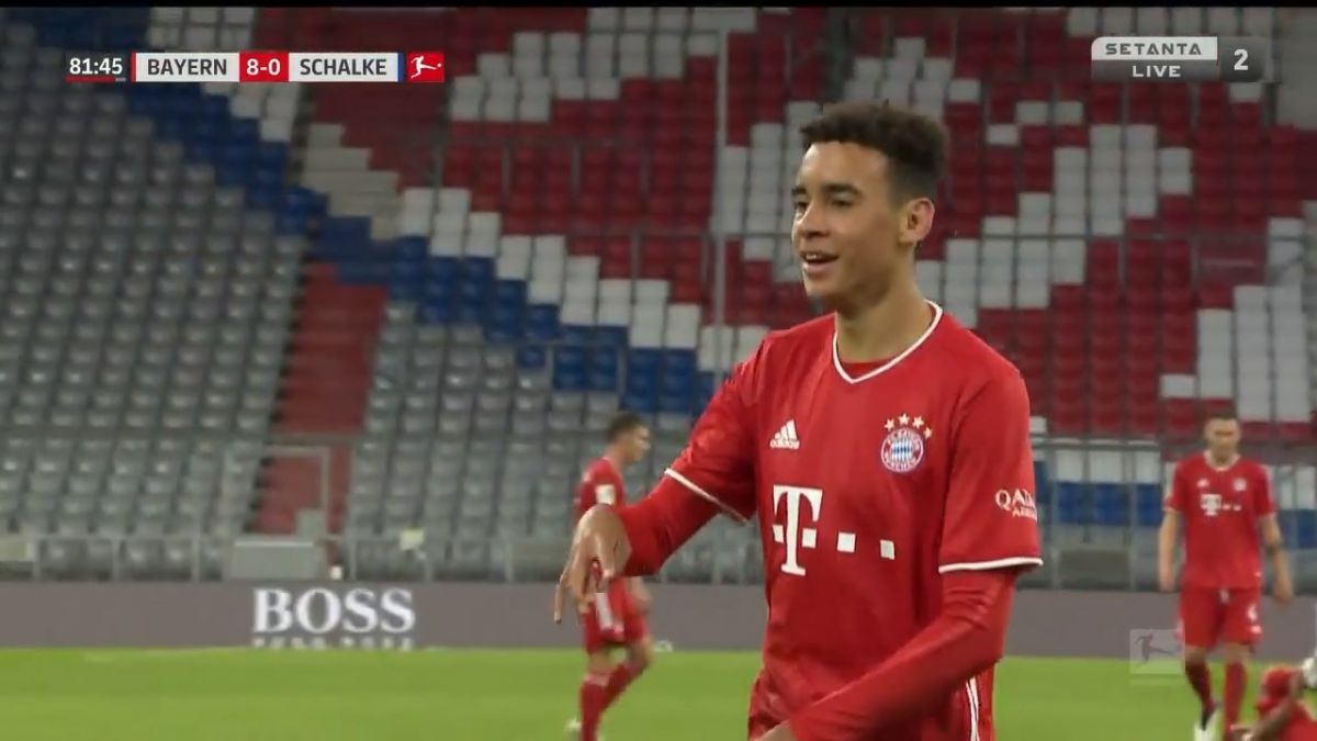 گل هشتم بایرن مونیخ به شالکه (موسیالا)