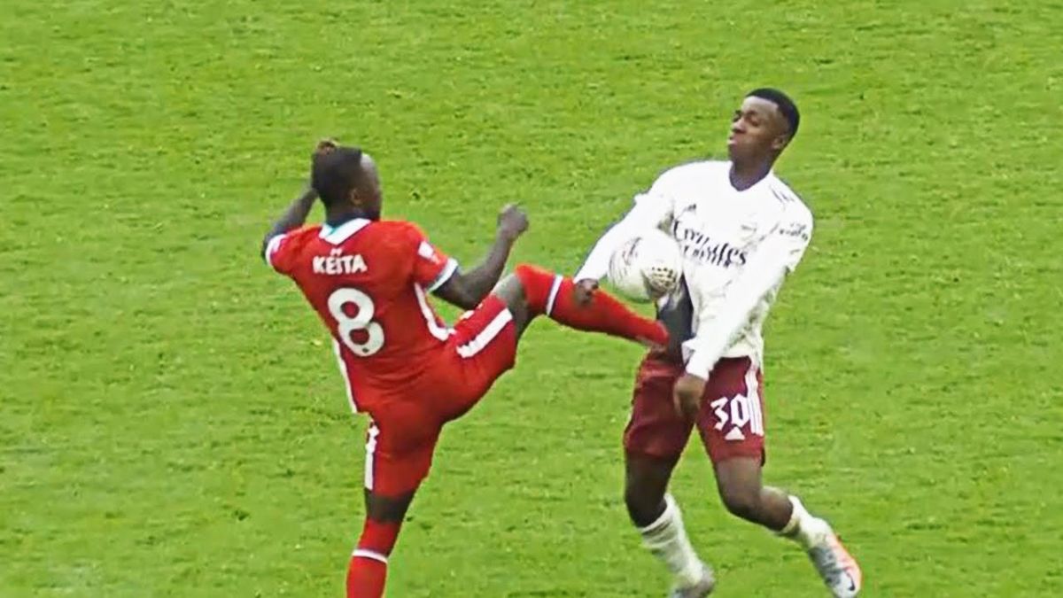 حرکات زشت بازیکنان در مستطیل سبز