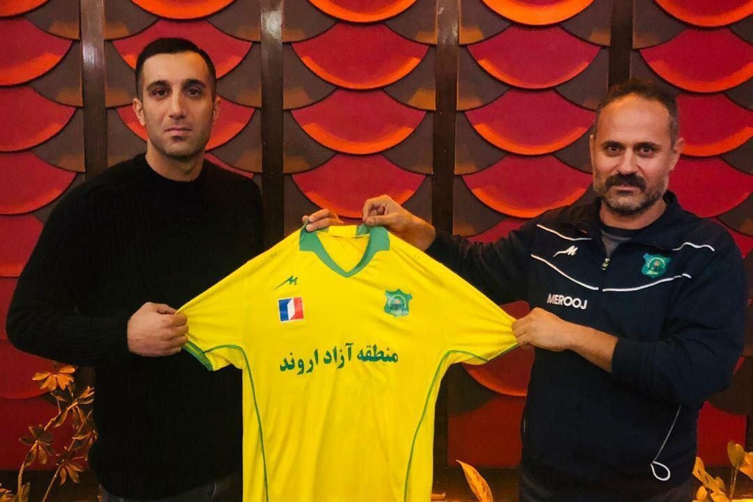 فلاحزاده به صنعت نفت پیوست