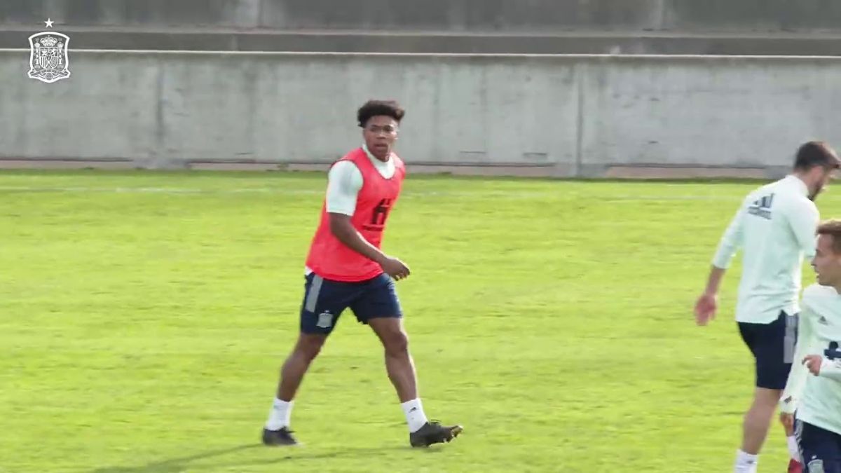 تمرین گلزنی بازیکنان اسپانیا برای تقابل با آلمان