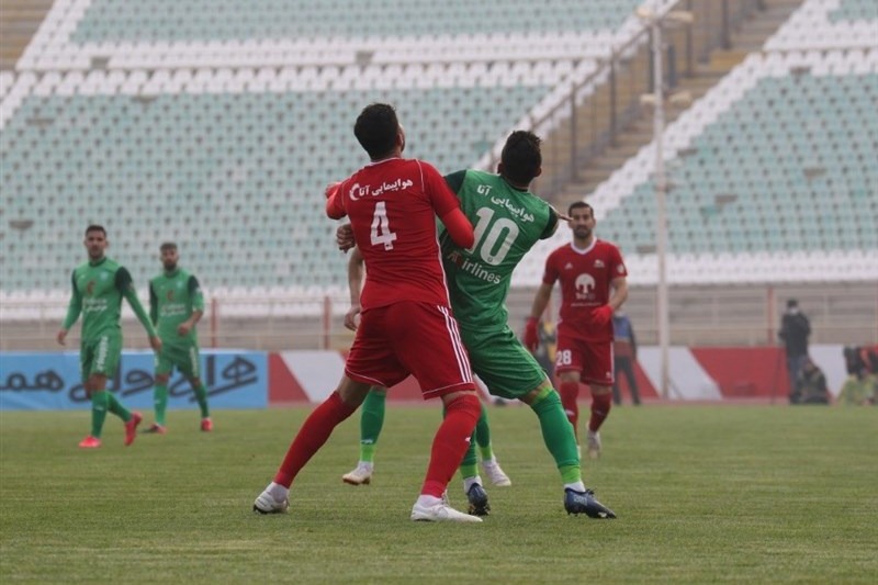 تأخیر ۳۰ دقیقهای در آغاز دیدار تراکتور - پیکان