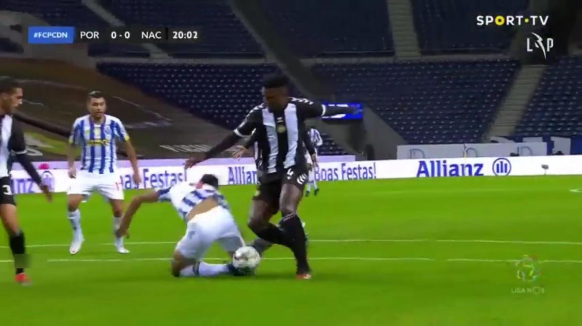 گل اول پورتو به ناسیونال (خطای پنالتی روی مهدی طارمی)