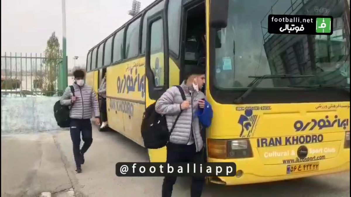 ورود بازیکنان پیکان و سایپا به ورزشگاه شهرقدس