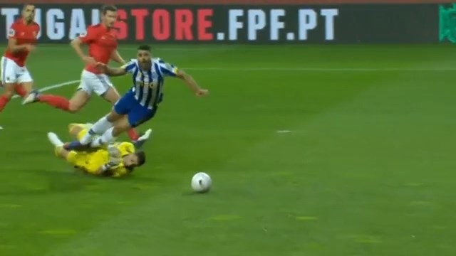 گل اول پورتو به بنفیکا (الویرا / با پنالتی روی مهدی طارمی)