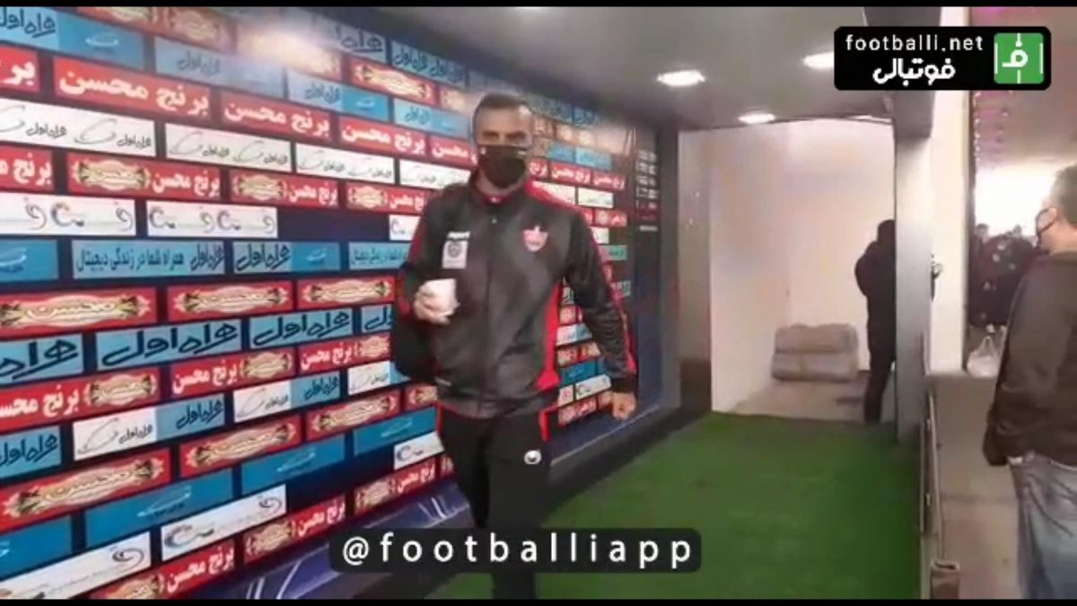 ورود کاروان پرسپولیس و ذوب آهن به ورزشگاه آزادی