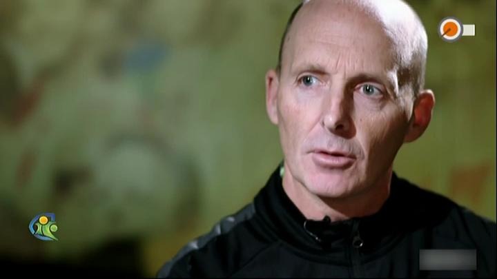 فوتبال 120: گفتگو با مایک دین به بهانه پانصدمین قضاوت در لیگ جزیره