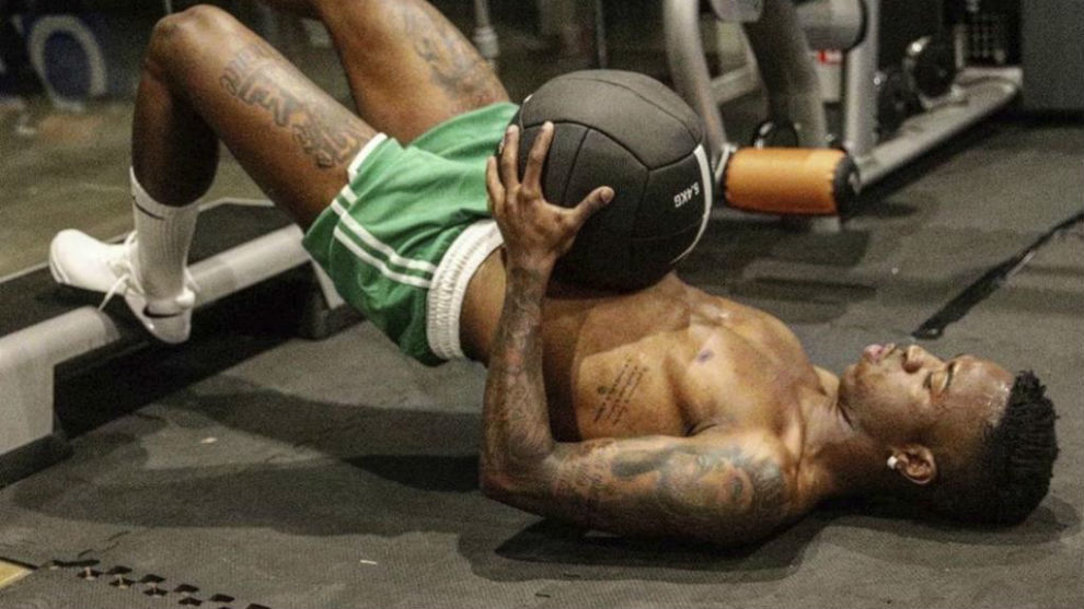 وینیسیوس عضلههایش را به رخ کشید