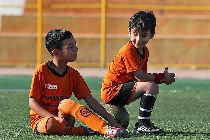 چگونه خطر ورزش در تابستان را برای کودکان از بین ببریم