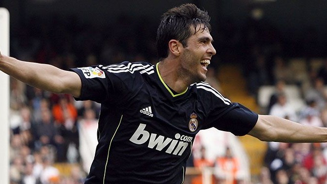 10 سال پیش و گل دیدنی کاکا مقابل والنسیا به بهانه تقابل رئال مادرید و والنسیا