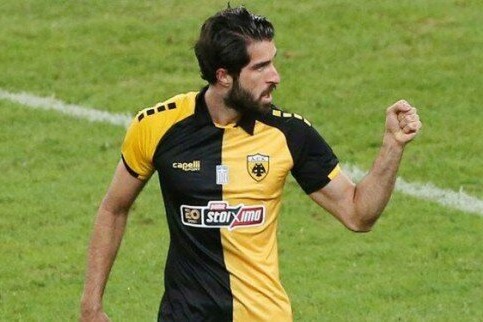 انصاریفرد، مهاجم آ.ا.ک مقابل لستر