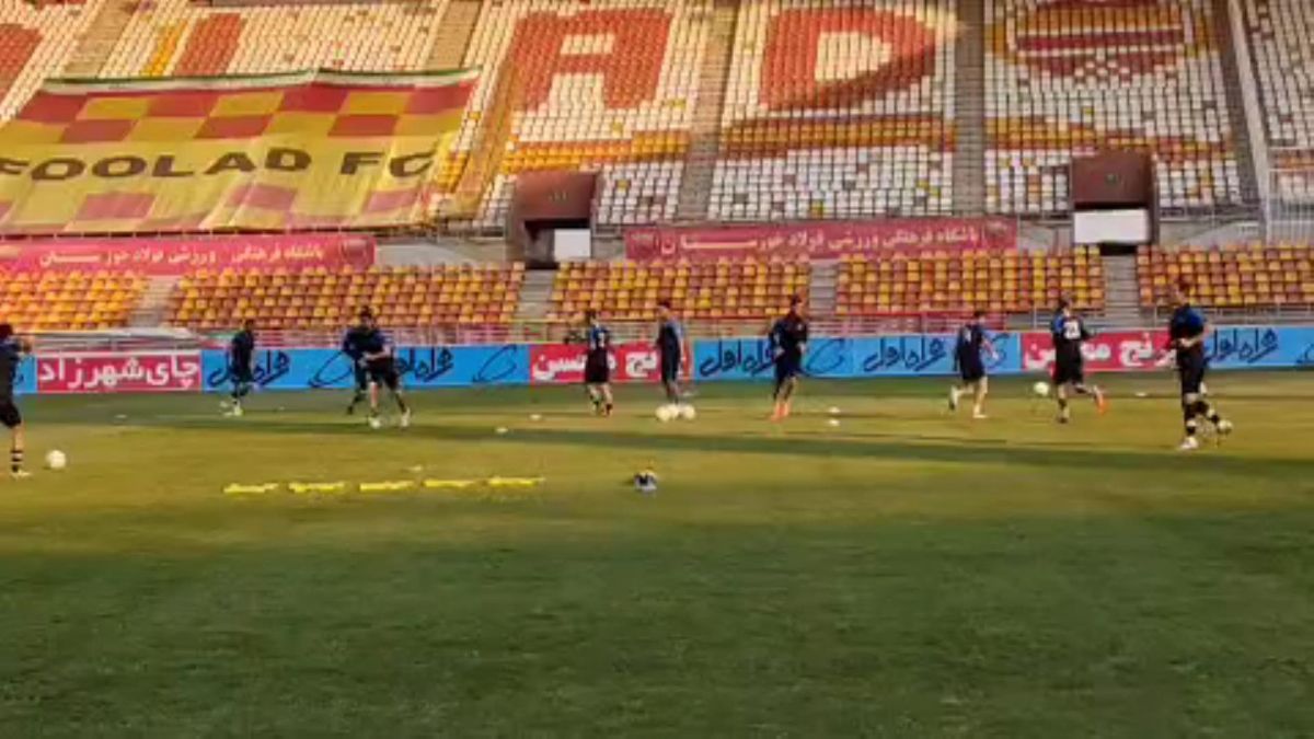 گرم کردن بازیکنان فولاد و مس رفسنجان پیش از بازی